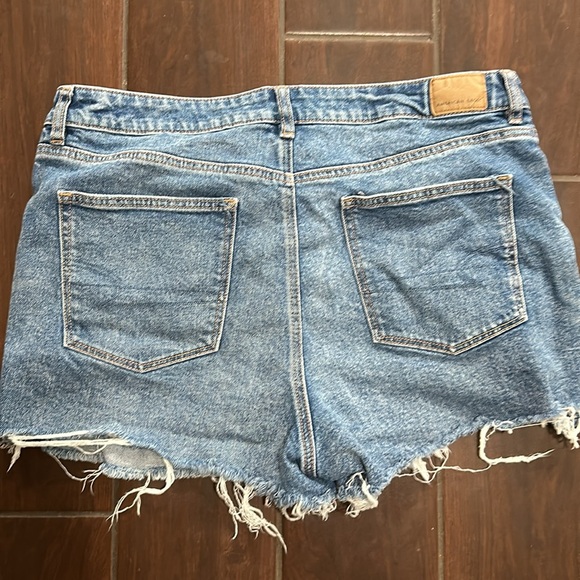 American Eagle Mom Shorts Distressed - Picture 3 of 3